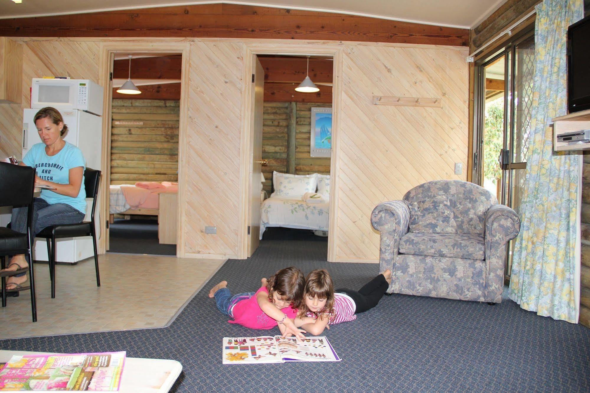 ليكس إنترانس Lazy Acre Log Cabins المظهر الخارجي الصورة