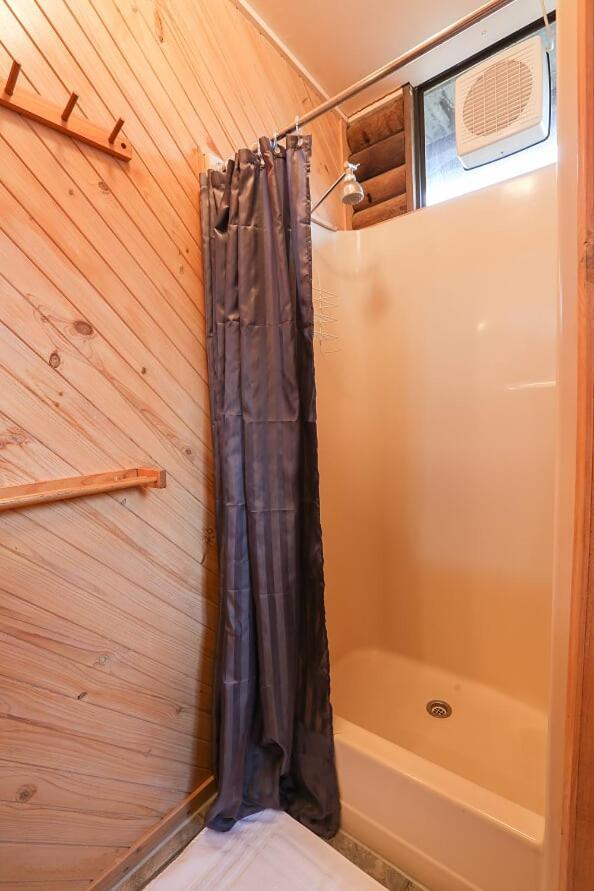 ليكس إنترانس Lazy Acre Log Cabins المظهر الخارجي الصورة